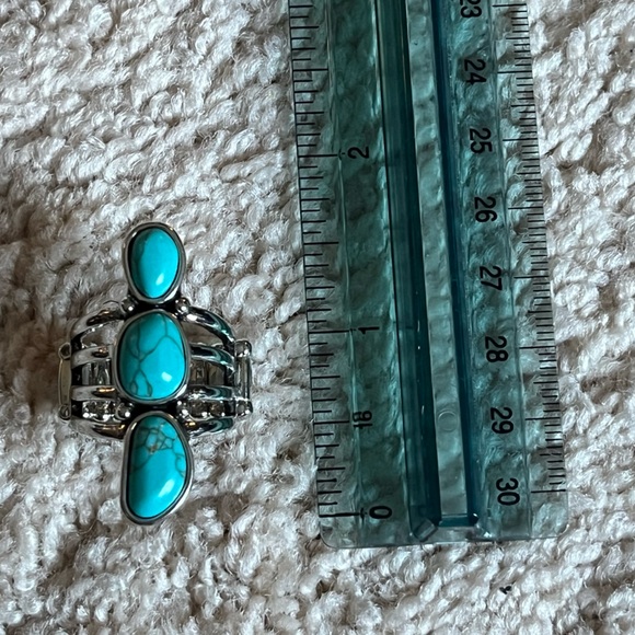 New Turquoise Stone Linear Silver Ring - Picture 6 of 7